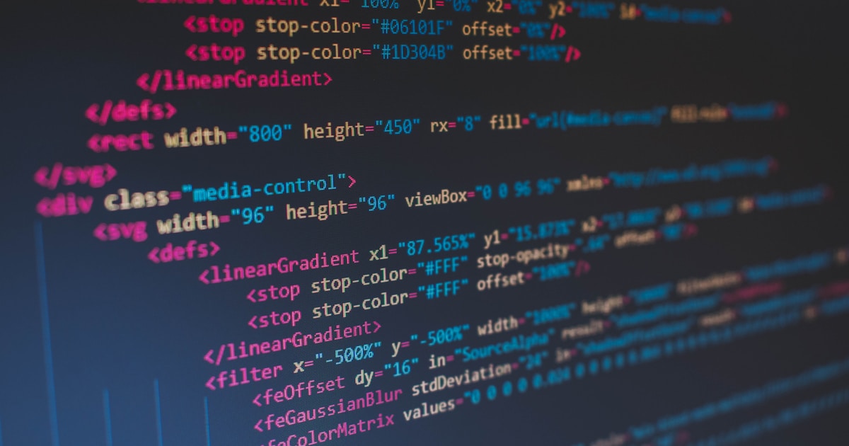 LLM Feed vs. New Structured Data for Shopping: Co jest kluczem do E-E-A-T na Shopify?